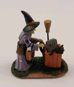 Lemax Spooky Town Halloween Village Shopping for Halloween #02911 NO BOX - Picture 1 of 7