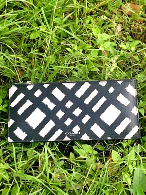 Bolso emergente COACH de cuero con textura en relieve con estampado de cebra Foto 1 de 4