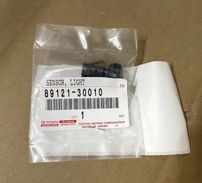 Toyota OEM NEW Automatic Light Control Sensor 89121-30010 OEM - Image 1 of 2
