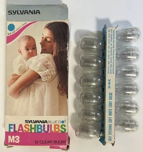 Caja Completa De Colección De 12 Bombillas Flash SYLVANIA Punto Azul M3 12 Bombillas Flash Transparentes Nuevo De Lote Antiguo - Imagen 1 de 17