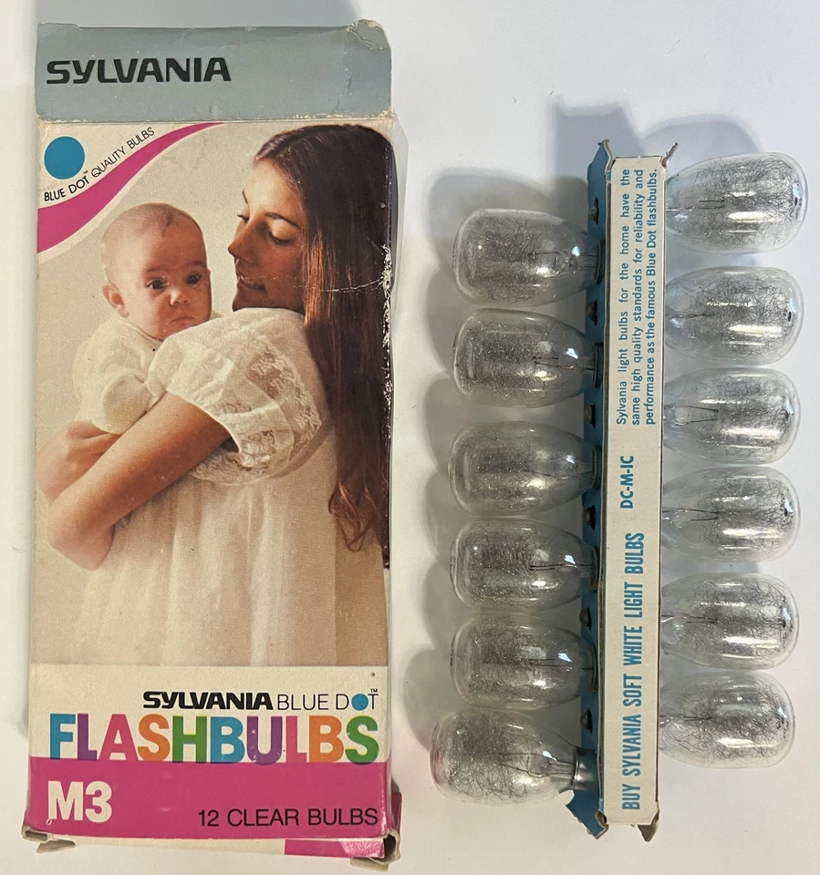 Caja Completa De Colección De 12 Bombillas Flash SYLVANIA Punto Azul M3 12 Bombillas Flash Transparentes Nuevo De Lote Antiguo Foto 1 de 4