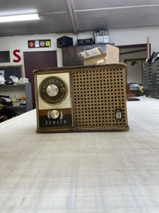 Zenith Royal 650 with Brown Leather Case NOT Tested Transistor Radio - Picture 1 of 11