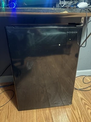 Insignia 2.6 Cu. Ft. Mini Fridge - Black *PICKUP ONLY - Image 1 of 4