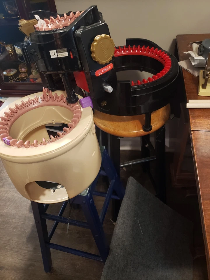 Addi King, Express, Sentro 32 Aguja Addi Huevos y Cordones Fabricante con Hilo y Acceso. Foto 1 de 4