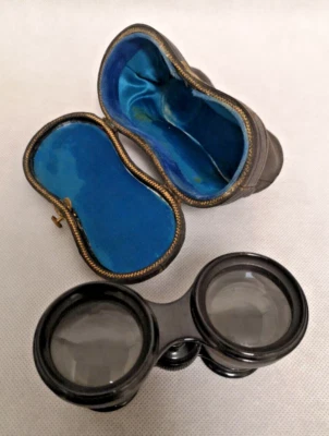 Ancienne paire de jumelle de théâtre? dans leur étui cuir et satin bleu LEMAIRE - Photo 1/4