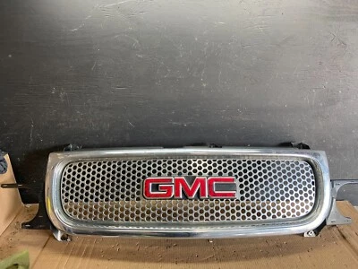 2000 to 2006 GMC Yukon Denali Front Upper Chrome Grille Grill N8376 DG - Image 1 of 4
