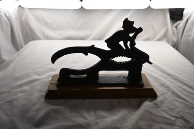 De Colección Cascanueces Hierro Fundido Caprichoso Elfo Montar Pájaro Nueces Sheller Base de Madera Foto 1 de 4