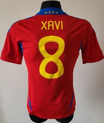 Spain 2010 - 2011 Home football Adidas shirt #8 Xavi size Small - Image 1 of 4