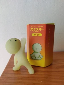 Smiski Confirmed Triangle Pose Figure, lying down and good idea figures - Picture 1 of 8