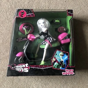 Twilight Teens Scary Scooter + doll And helmet - Picture 1 of 2