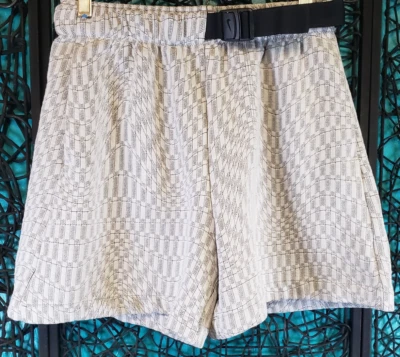 NIKE SHORTS MUJER PEQUEÑO GRIS ATLÉTICO TECH PACK CINTURÓN ELÁSTICO CZ9789-010 Foto 1 de 4