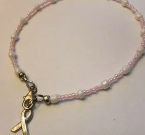 SCHÖNES ROSA UND WEISSES FUSSKETTCHEN MIT "SURVIVOR" SYMBOL AM VERSCHLUSS / 9 ZOLL - Bild 1 von 3