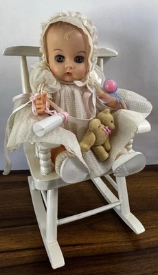 复古 Vogue 8 英寸 Ginnette 饮料和湿婴儿娃娃配件和衣服 — 第 1/4 张图片