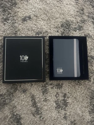 Juego de diario y bolígrafo Delta Air Lines Centennial Foto 1 de 2