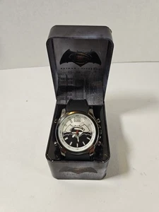 Accutime Batman V Superman Dawn Of Justice schwarz-weiß DC Comics Herrenuhr - Bild 1 von 6