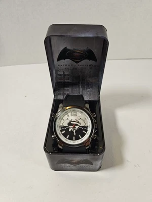 Reloj para hombre Accutime Batman V Superman Dawn of Justice blanco y negro DC Comics Foto 1 de 4