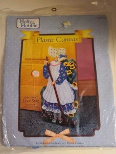 Holly Hobbie Plastic Canvas Door Stop Needle Craft Kit 55124 New Sealed Vintage - Imagen 1 de 4