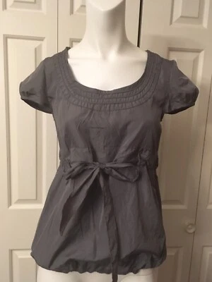 Cynthia Steffe Gray Babydoll Blouse Top 100% Viscose Bubble Hem Cap Sleeves Sz 4 Foto 1 de 4
