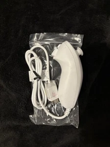 Wii Nunchucks Controller White - Picture 1 of 3