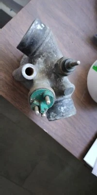 1172012630 CARCASA TERMOSTATO M116 M117 420SEL 560SEC 560SEL 560SL con transmisor de temperatura Foto 1 de 4