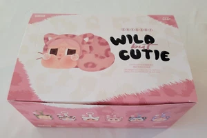 Authentischer Pop Mart - Crybaby Wild But Cutie Serie Vinyl Anhänger - US-Verkäufer - Bild 1 von 8