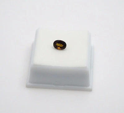 Multi-color Tourmaline - Oval -1.30ct - Multi-color Gold, Green, Red - (8x5.8mm) - Image 1 of 4