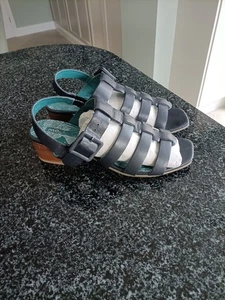 Moshulu Ladies Gladiator Style Sandals Size 6 1/2 Block Heel Soft Navy Leather - Picture 1 of 12