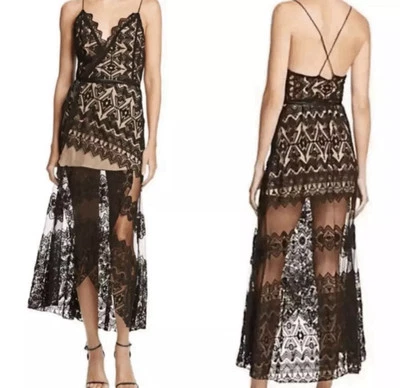 Vestido envolvente de encaje con botín pirata de Jen's Foto 1 de 2