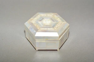 Antique hexagonal mother of pearl jewel box - Picture 1 of 7