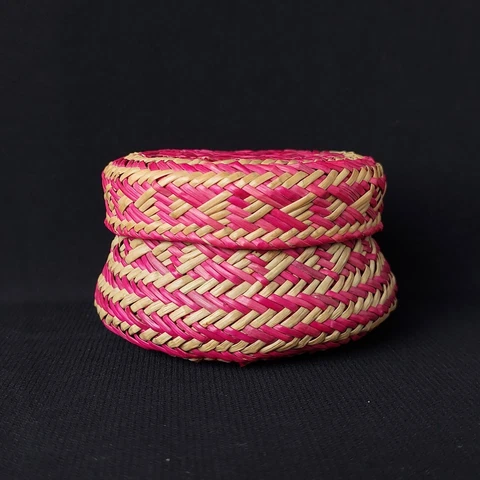 NICE WOVEN TARAHUMARA BASKET. MEXICAN FOLK ART Cover