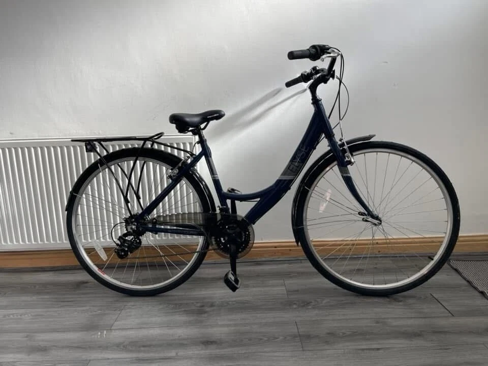 Apollo Elyse Women's Hybrid Bike. 16" Frame 700C Wheels. 21 Speed, in VGC - Image 1 of 1