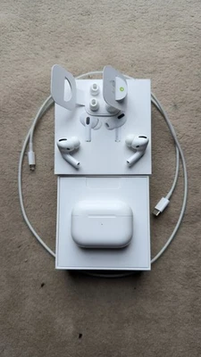 Apple AirPods Pro mit MagSafe Kabellosem Ladecase - A2084, A2083 - Bild 1 von 3