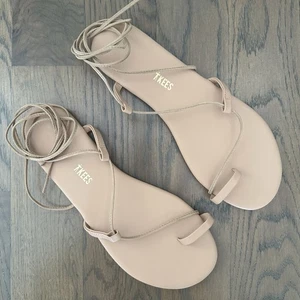 Neu mit Etikett Tkees Jo flache Leder-Sandalen mit Knöchelriemen in Hazelton-Beige Größe 9 US 40 EU - Bild 1 von 7