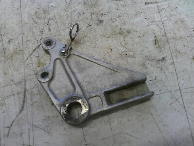 1999-2004 Kawasaki ZR7 ZR750 rear back brake caliper bracket - Imagem 1 de 4