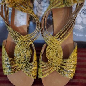 MIZMOOZ open toed sandals size 6 1/2 yellow and black crisscross on the ankle.