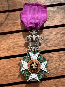 Orden/Ehrenzeichen: Ritterkreuz des Leopoldsordens Belgiens mit Schwertern - Bild 1 von 3
