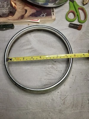 Bisel de faro Ford Victoria 1951 Foto 1 de 4