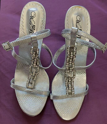 Wild Rose Very gorgeous Real Stonework Lace Pointed Toe Heels Silver Size 8.5 - Image 1 of 4