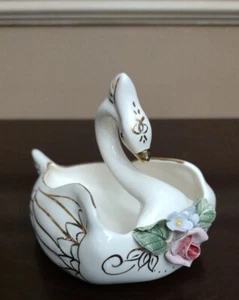Vintage Wildwood Pasadena Ceramics Swan Flowers Trinket Dish USA. MAS - Picture 1 of 8