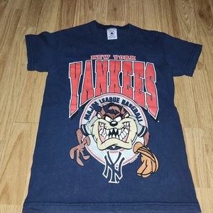 VTG 1998 Warner Bros New York Yankees Taz Bugs Looney Tunes T-Shirt YOUTH Medium - Picture 1 of 6