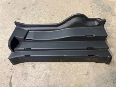 08-13 INFINITI G37 COUPE 后部曲柄装饰面板固定盖模塑原始设备制造商 — 第 1/2 张图片