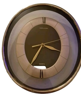 Vintage QUARTZ HEIRLOOM Wall Clock Hard Plastic - Picture 1 of 18