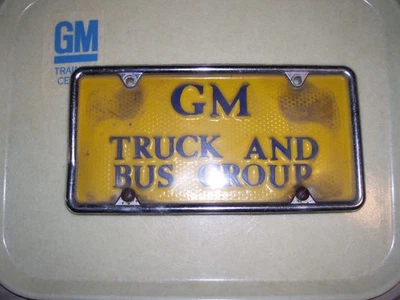 Винтажный пластиковый номерной знак GM - Изображение 1 из 2