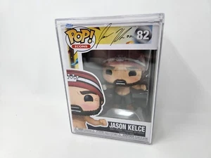 Funko Pop Jason Kelce #82 (sin camisa) Philadelphia Eagles con protector - Imagen 1 de 4