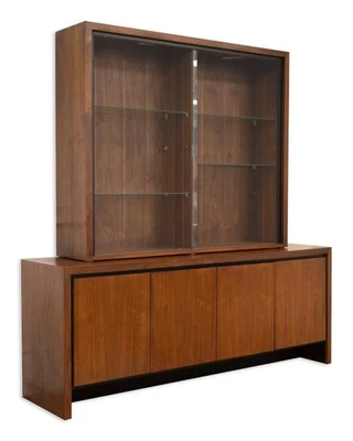 Gabinete de porcelana Merton Gershun para nogal Dillingham 2 piezas con luces interiores Foto 1 de 4