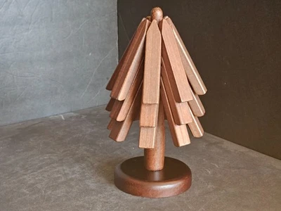 Juego de remaches de madera para platos calientes en forma de árbol Foto 1 de 4