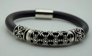 B407 Elegant design silver unique shape  Round Rubber Magnetic fashion bracelet - Picture 1 of 2