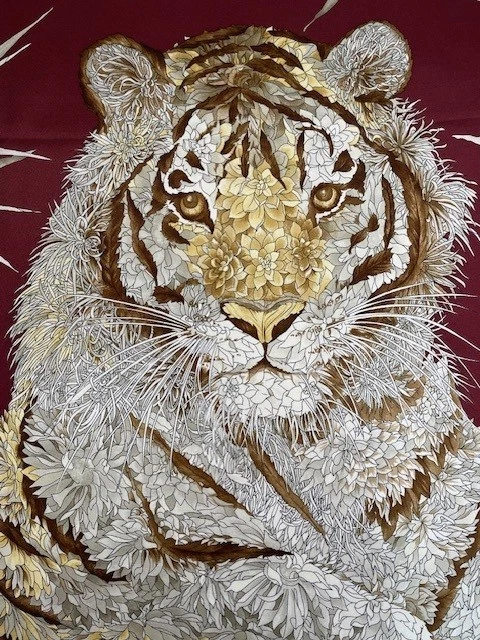 Bufanda de seda Ferragamo Italia años 80 vintage 35" x 35" animal tigre dorado y borgoña Foto 1 de 4