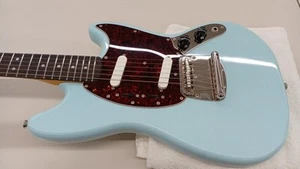 SQUIER CLASSIC VIBE '60S MUSTANG Używany body topoli Laurel podstrunnica z miękkim etui - Zdjęcie 1 z 12