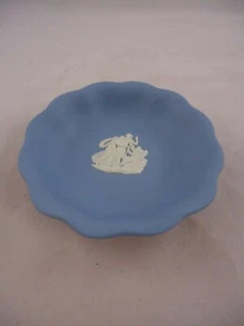 Wedgwood Plate Jasperware Blue White Cupid Asleep 11 cm Scalloped British - Picture 1 of 4